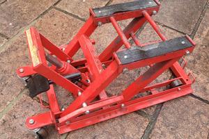 Sollevatore moto con ruote