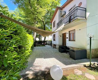 VILLA A SCHIERA A VALENTANO