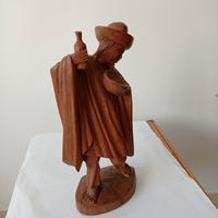 scultura in legno intagliato 