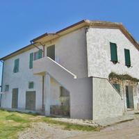 Azienda agricola con casale, annessi e terreno