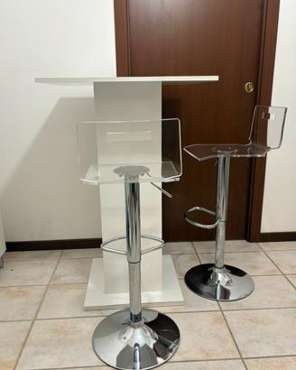 Tavolo alto + 2 sgabelli trasparenti regolabili