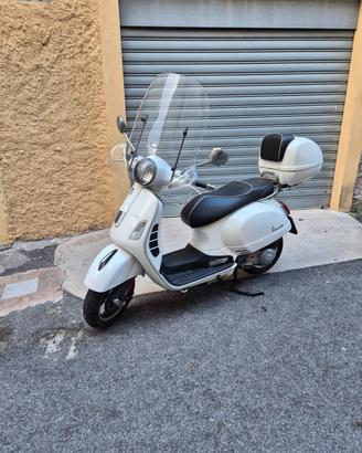 Piaggio Vespa 300 GTS