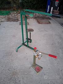 attrezzi per tappare bottiglie
