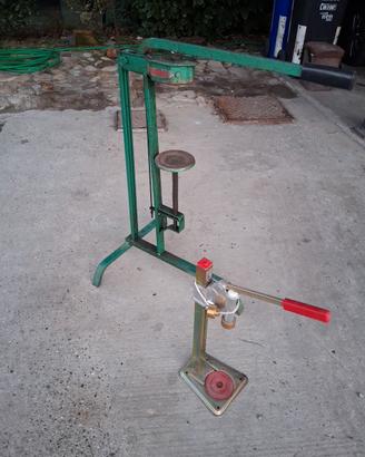 attrezzi per tappare bottiglie