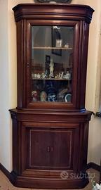Vetrina ad angolo in legno stile classico