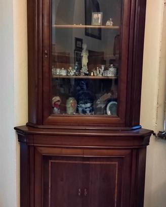 Vetrina ad angolo in legno stile classico