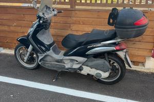 Piaggio Beverly 250 + 2 caschi nuovi!