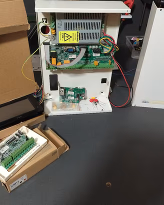 centrale di allarme Inim più accessori
