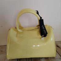 Borsa bauletto in vernice di Liu Jo