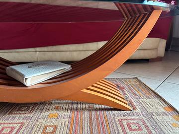 Tavolino con base in vetro