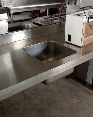 Tavolo Armadiato con Lavello (Inox)