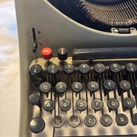 Macchina da scrivere Olivetti Lexicon 80