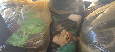 Stock 9 sacchi: vestiti misti + ~25 paia di scarpe