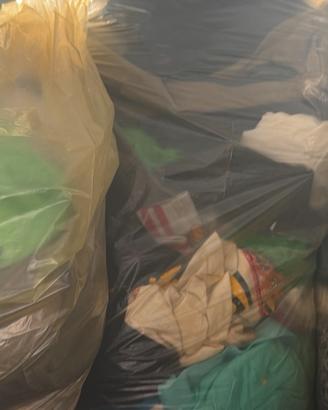 Stock 9 sacchi: vestiti misti + ~25 paia di scarpe