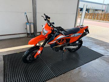KTM SMCR 690 2024 DEPO LIBRETTO