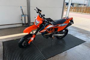 KTM SMCR 690 2024 DEPO LIBRETTO