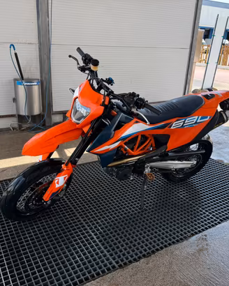 KTM SMCR 690 2024 DEPO LIBRETTO
