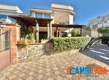 Via Aquilea - Villa ampi spazi esterni.