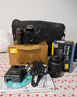 nikon D7100 grip  obiettivo è borsa