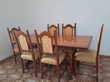 Tavolo con sedie vintage