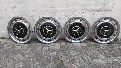 Gomme e borchie Mercedes-Benz anni 60