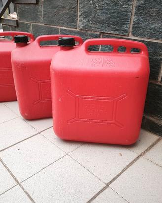 n.4 taniche in plastica da 20 litri 