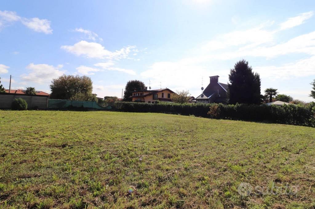 Terreno di 750 m² a Misinto - Altro