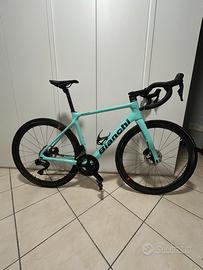 Bianchi Infinito Carbon - 105 di2 - Powermeter