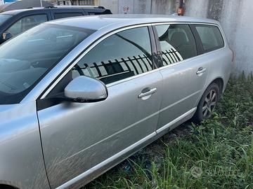 Volvo V70 incidentata