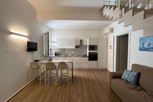 Casa singola ristrutturata con area libera sovrast