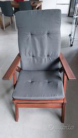 Sedia sdraio richiudibile in legno con cuscino