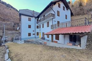 BICAMERE IMMERSO NELLA NATURA