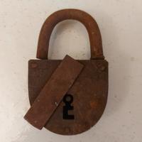 Antico lucchetto in ferro 