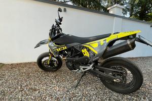 Husqvarna 701 supermoto