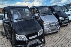 MINI AUTO DISABILI SCOOTER CABINATO ANZIANI