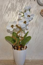 Pianta orchidea realizzata all'uncinetto 