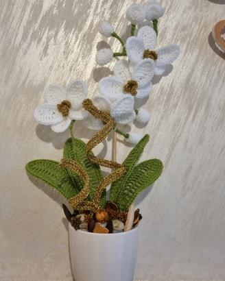 Pianta orchidea realizzata all'uncinetto 