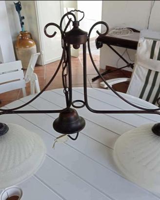 Lampadario in vetro lavorato e acciaio