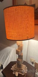 Lampada da tavolo dal design artigianale