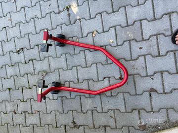 Cavalletto anteriore, moto