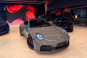 PORSCHE 911 Carrera 4 GTS