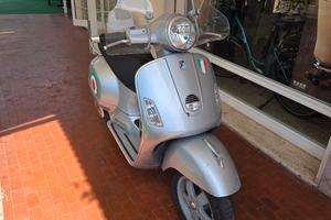 PIAGGIO VESPA 250 GTS 