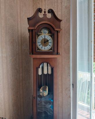 Orologio a pendolo antico