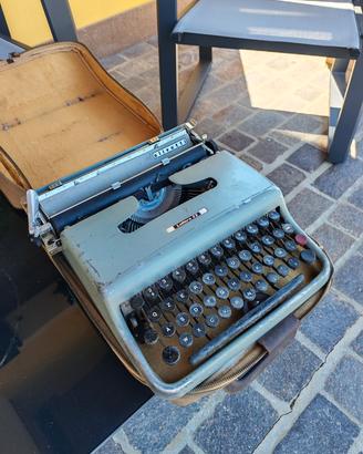 Lettera 22 macchina da scrivere