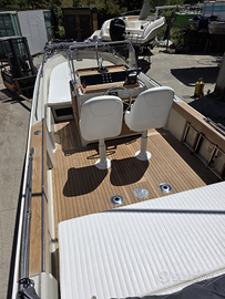Boston whaler outrage 25