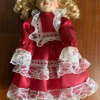 Bambola vintage con carillon