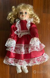 Bambola vintage con carillon