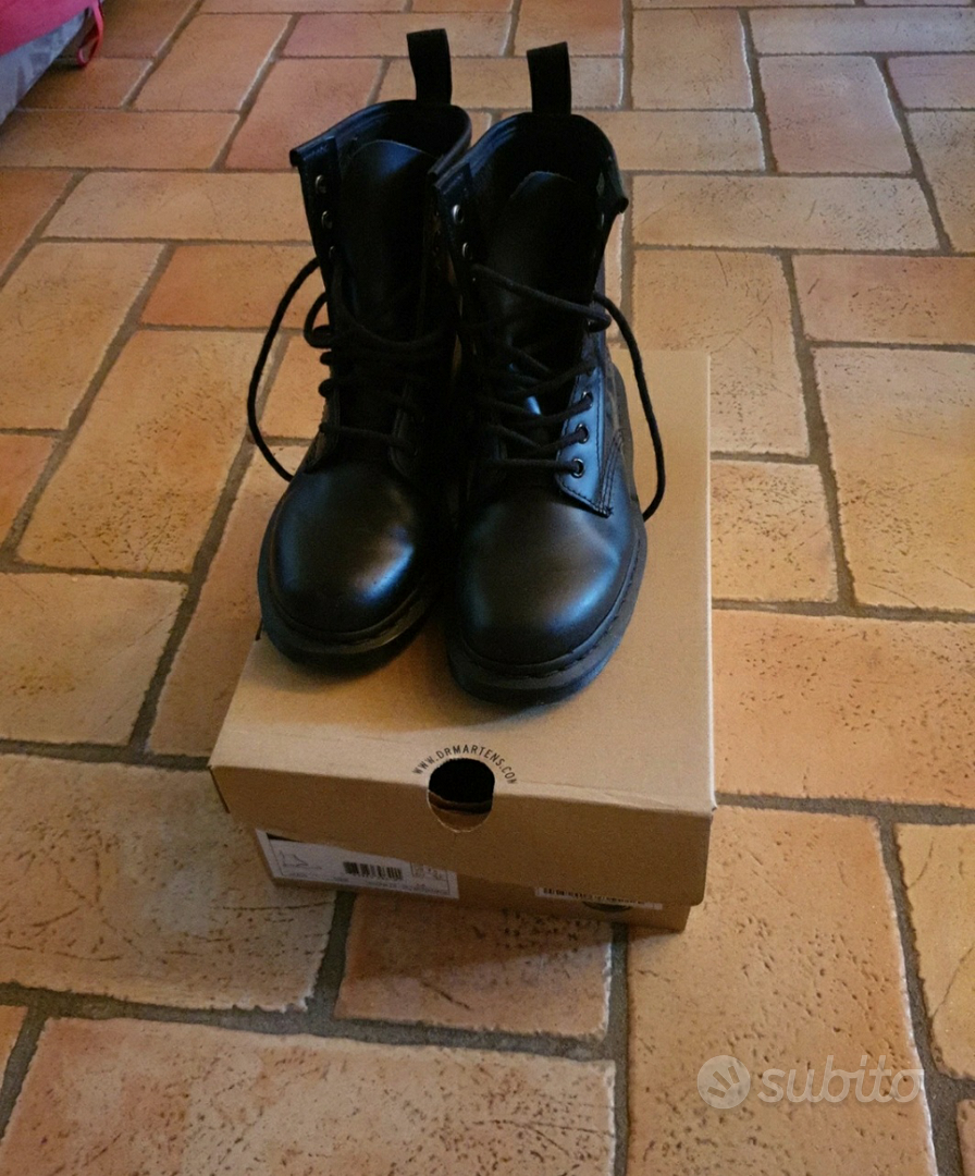 Subito cheap dr martens