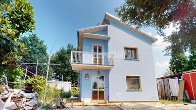 Casa Indipendente con ampio giardino