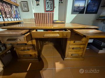 Scrivania da ufficio in massello di legno 